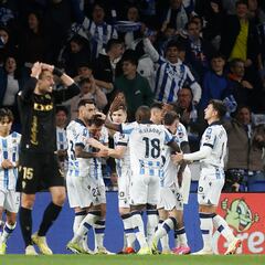 La Real vuelve a sonreír en Anoeta