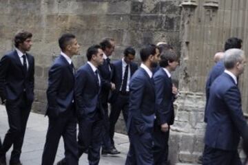 Jugadores del FC. Barcelona, a su llegada a la catedral de Barcelona.