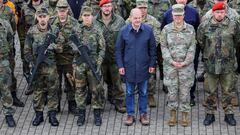 German Chancellor Olaf Scholz poses with members of the military during his visit to the Cologne-Bonn Air Force base to attend a demonstration of the capabilities of the Territorial Command of the German army Bundeswehr in Wahn, a suburb of Cologne, Germany, October 23, 2023.  REUTERS/Wolfgang Rattay