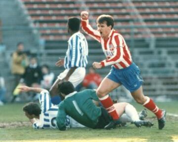 Jugó en el Atlético de Madrid desde 1989 hasta 1995. Defendió la camiseta del Sevilla la temporada 1993-94 en calidad de cedido.