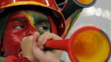 Cerco a las vuvuzelas. La Liga peruna y también el rugby ya han decidio prohibir el uso de las trompetas sudafricanas en sus competiciones.