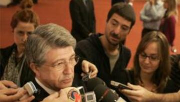 <b>NO SE VENDE.</b> El presidente rojiblanco ha asegurado que no tienen intención de deshacerse del Kun Agüero.