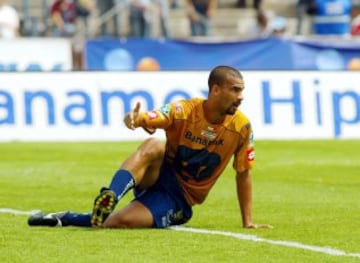 Jugó con Pumas del Clausura 2006 al Apertura 2006