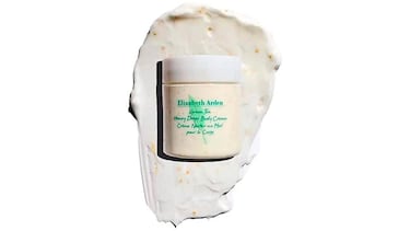 Esta crema hidratante de miel real y té verde es la mejor para las pieles secas