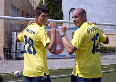 Nicolás, hijo, y Walter, padre, son otro raro caso de padre e hijo que han jugado en el mismo equipo de fútbol profesional: el Miramar Misiones de Uruguay. Tal y como suele ocurrir en estas ocasiones, el padre suele estar en las últimas temporadas de su carrera y el hijo comenzando. En la actualidad, Walter ya está retirado y Nicolás milita en el Navarro, equipo de la Tercera División española.
