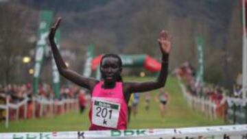 Magdelaine Masai, vencedor en la carrera femenina del cross Zotzotza, en  Amorebieta. 