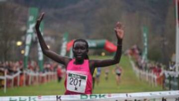 Magdelaine Masai, vencedor en la carrera femenina del cross Zotzotza, en Amorebieta.