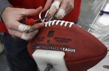 Super Bowl: cosiendo 'pigskins'