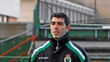 <b>ILUSIONADO. </b>Muñiz, junto a Pedro Alba, espera ganar al Recreativo.