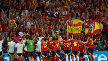 MÚNICH (ALEMANIA), 09/07/2024.- Los jugadores de la selección española celebran la victoria, al término del partido de semifinales de la Eurocopa de fútbol que España y Francia han disputado este martes en Múnich. EFE/Alberto Estévez
