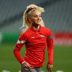 Así es la vida de Alisha Lehmann, la delantera más viral del Mundial que amenaza a España