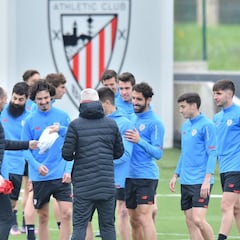Iñigo Martínez sigue dosificando y Dani García, en el gimnasio