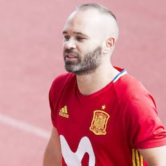 Lopetegui convoca a Iniesta, que no juega desde el 21 de octubre