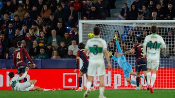 Aprobados y suspensos del Elche: la historia interminable