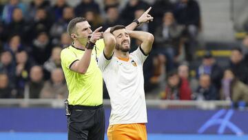 Gayà, novena baja del Valencia para visitar a la Real Sociedad