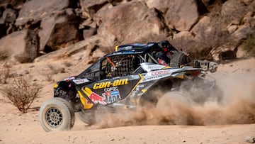 Bisha (Saudi Arabia), 03/01/2025.- Chilean driver Francisco Lopez Contardo and Chilean co-driver Juan Pablo Latrach drive their BRP Can-Am Maverick R for the Can-Am Factory Team during the Prologue of the 2025 Dakar Rally in Bisha, Saudi Arabia, 03 January 2025. (Arabia Saudita) EFE/EPA/Gerard Laurenssen