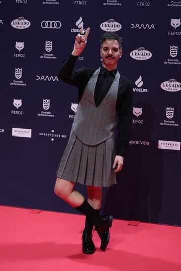 El director Javier Giner posa en la alfombra roja de los Premios Feroz 2025.