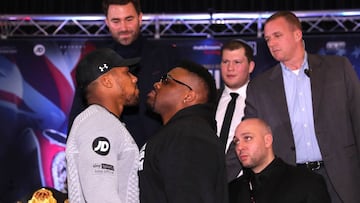 Anthony Joshua y Jarrell Miller en la rueda de prensa de promoci&oacute;n de su pelea.