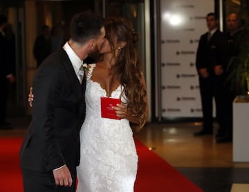 Leo Messi y Antonella Roccuzzo como marido y mujer.