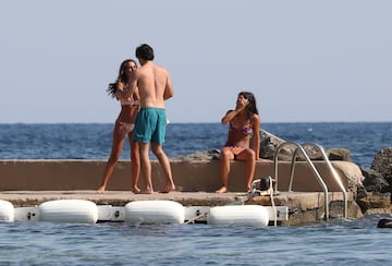 La familia Sainz se encuentra en Mallorca disfrutando de sus playas durante el parón de la Fórmula 1 en este mes de agosto.