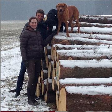El delantero alemán y goleador de la selección teutona ha mostrado su amor por los caninos. 
