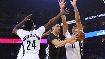 February 25, 2017; Oakland, CA, USA; Golden State Warriors guard Klay Thompson (11) shoots the basketball against Brooklyn Nets forward Rondae Hollis-Jefferson (24) and center Brook Lopez (11) during the first quarter at Oracle Arena. Mandatory Credit: Kyle Terada-USA TODAY Sports