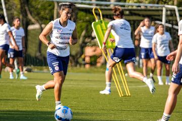 La Roja Femenina realizó su tercer día de entrenamientos en la cancha del Colegio Colombo Británico de Cali. En la primera jornada del Grupo A tendrá descanso.