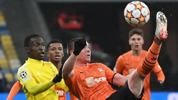 Sheriff&#039;s Malian forward Adama Traore and Shakhtar Donetsk&#039;s Ukrainian defender Viktor Korniienko vie for the ball during the UEFA Champions League group D football match between Shakhtar Donetsk and Sheriff at the Olympic Stadium in Kiev on Dec