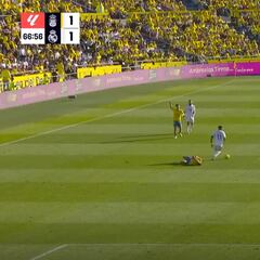 Las dos faltas de Rodrygo que indignan a Las Palmas: piden la roja en ambas