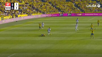 Las dos faltas de Rodrygo que indignan a Las Palmas: piden la roja en ambas