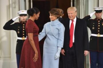 Melania Trump se viste de Jackie Kennedy para entrar en la Casa Blanca