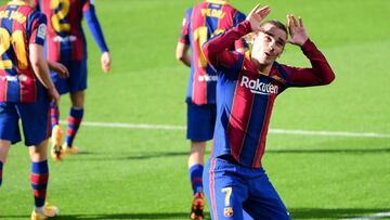 Barcelona&#039;s French midfielder Antoine Griezmann celebrates scoring his team&#039;s second goal during the Spanish League football match between FC Barcelona and CA Osasuna at the Camp Nou stadium in Barcelona, on November 29, 2020. (Photo by LLUIS GE