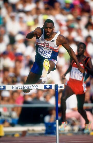 Por primera vez en la historia, un atleta consiguió bajar de los 47 segundos en la prueba de 400 metros vallas. Lo hizo el estadounidense Kevin Young con un tiempo de 46.78 segundos. Récord que se mantuvo vigente hasta el año pasado, cuando en los Juegos Olímpicos de Tokio 2020 Karsten Warholm hizo 46.70 segundos.