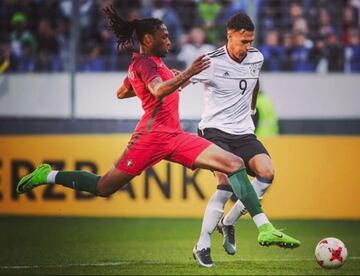 Ha jugado ocho partidos con la selección portuguesa sub-21.