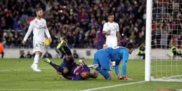 Arturo Vidal anota el 5-1 de cabeza