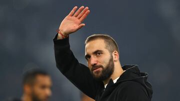 TURIN, ITALY - NOVEMBER 22:  Gonzalo Higuain of Juventus waves to the crowd prior to the UEFA Champions League group D match between Juventus and FC Barcelona at Allianz Stadium on November 22, 2017 in Turin, Italy.  (Photo by Michael Steele/Getty Images)