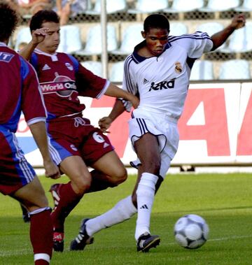 El camerunés volvió al Real Madrid, debutando en la Primera división en 1998. A mitad de temporada se marcha cedido al CD Espanyol.