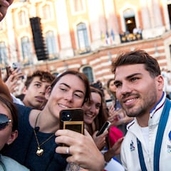 Who is Antoine Dupont? The French rugby player hints he could be headed to the Los Angeles Chargers