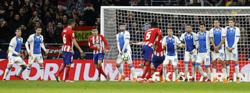 2-0. Griezmann marcó el segundo gol en una falta directa.