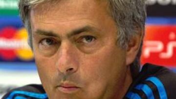 Mourinho volvió a la sala de prensa de la Liga de Campeones tras cumplir su sanción.