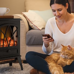 Sin humo, obras o ruido: la chimenea eléctrica con efecto llama que enamora estas navidades (y las siguientes)