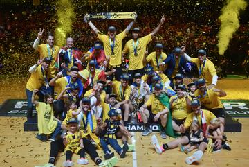 El Lenovo Tenerife se convirtió en bicampeón de la Champions FIBA después de doblegar en la final al Baxi Manresa (87-98). España lidera el palmarés de la competición con cuatro títulos en las seis ediciones que se han disputado. 