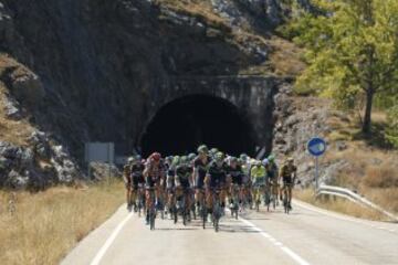 El pelotón durante la novena etapa de la Vuelta Ciclista a España.