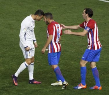 Es el derbi madrileño más importante, por historia y por el número de aficionados que entre los dos aglutina en la capital española. El primer duelo oficial entre ambos fue en 1906.