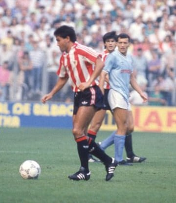 Fichó por el Athletic en 1989, estuvo tres temporadas.