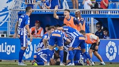 Los jugadores del Deportivo Alav&eacute;s celebran un gol.