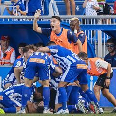 El Alavés remonta al Espanyol en un partido marcado por el VAR