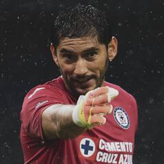 Jesús Corona no ve problema en saludar al rival