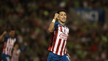 Molina: &quot;Esperemos marcar &eacute;poca en Chivas junto a Pel&aacute;ez&quot;