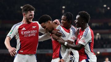 Soccer Football - Carabao Cup - Third Round - Arsenal v Bolton Wanderers - Emirates Stadium, London, Britain - September 25, 2024 Arsenal's Ethan Nwaneri celebrates scoring their second goal with Declan Rice, Josh Nichols and Bukayo Saka Action Images via Reuters/Paul Childs EDITORIAL USE ONLY. NO USE WITH UNAUTHORIZED AUDIO, VIDEO, DATA, FIXTURE LISTS, CLUB/LEAGUE LOGOS OR 'LIVE' SERVICES. ONLINE IN-MATCH USE LIMITED TO 120 IMAGES, NO VIDEO EMULATION. NO USE IN BETTING, GAMES OR SINGLE CLUB/LEAGUE/PLAYER PUBLICATIONS. PLEASE CONTACT YOUR ACCOUNT REPRESENTATIVE FOR FURTHER DETAILS..